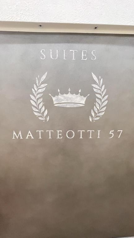 a sign for the sunrisers marietta on a wall at Suites Matteotti 57 in Civitavecchia