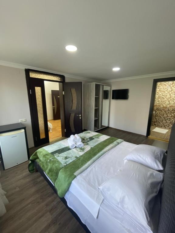 Postel nebo postele na pokoji v ubytování Four Seasons Hotel