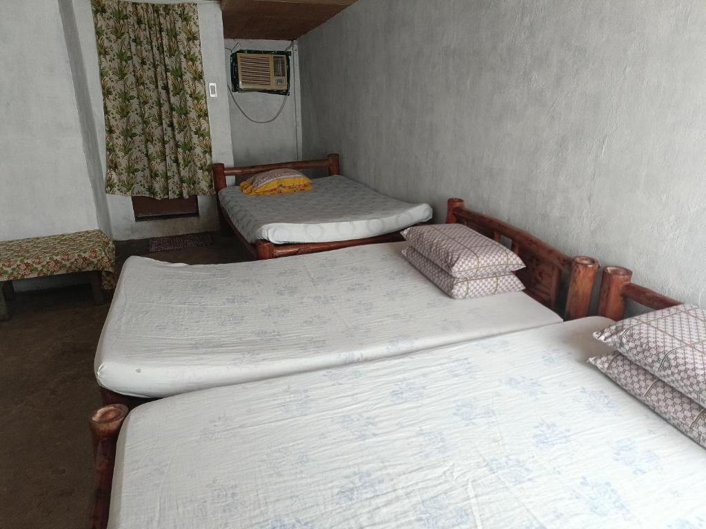 Кровать или кровати в номере Magic's Place Beach Resort