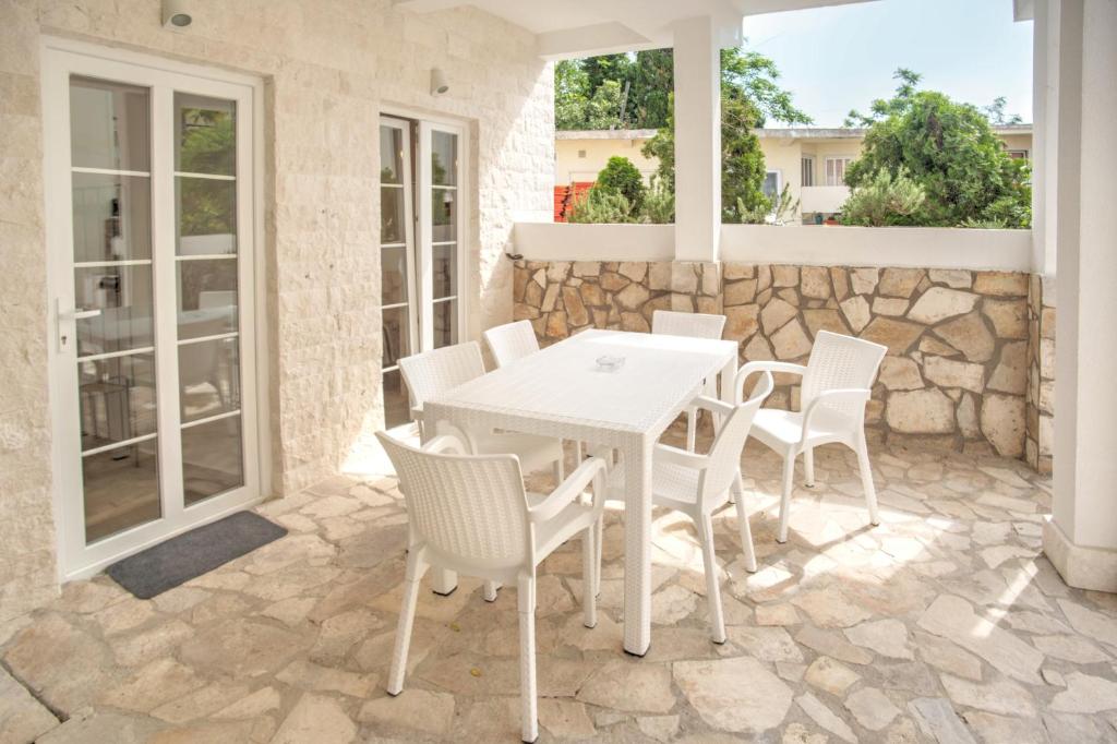 Patio nebo venkovní prostory v ubytování BOKELJSKI CVIJET apartmani