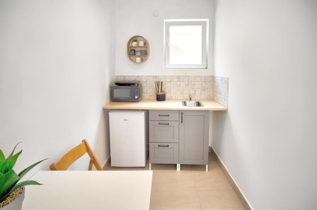 Kuchyň nebo kuchyňský kout v ubytování BOKELJSKI CVIJET apartmani