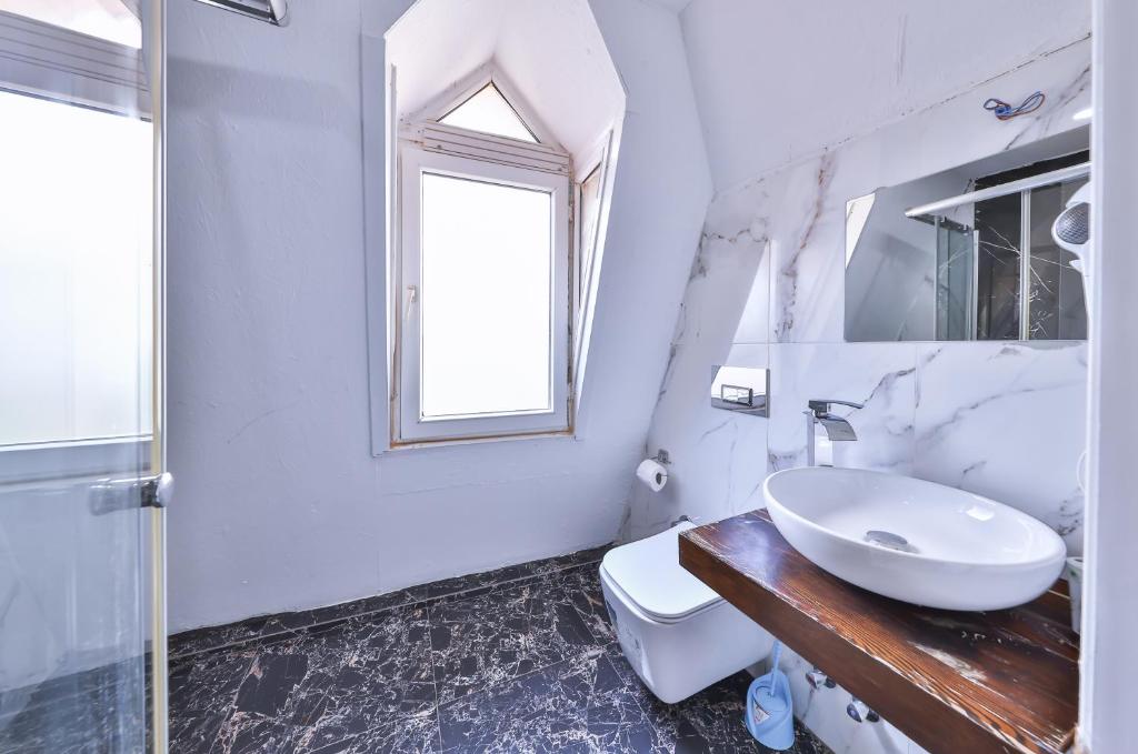 A bathroom at 3 House Apart