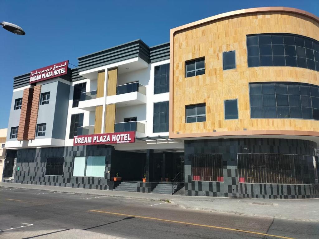 a building on the corner of a street at NEW DREAM PLAZA HOTEL APARTMENT L.L.C in Dubai