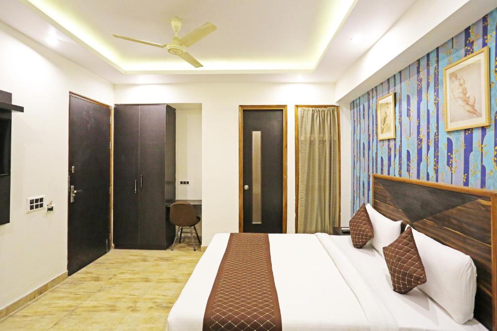Hotel GL Suites Near Delhi Airport - King Room