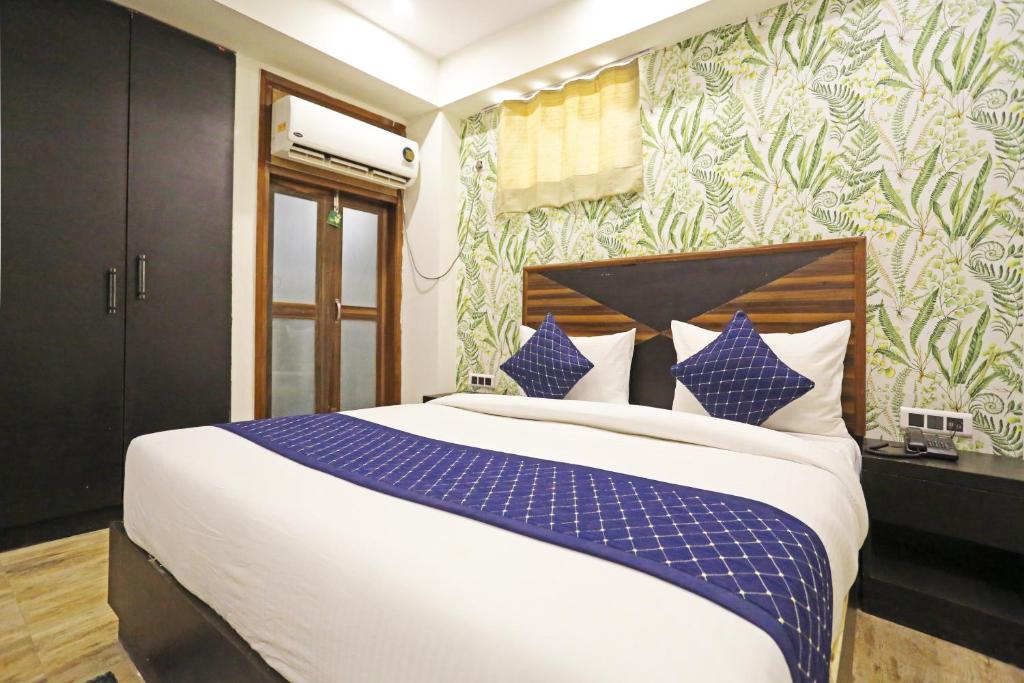 Hotel GL Suites Near Delhi Airport - Deluxe Double Room