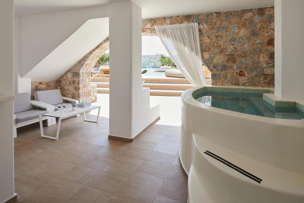 Orabel Suites Santorini (Adults Only) - 9