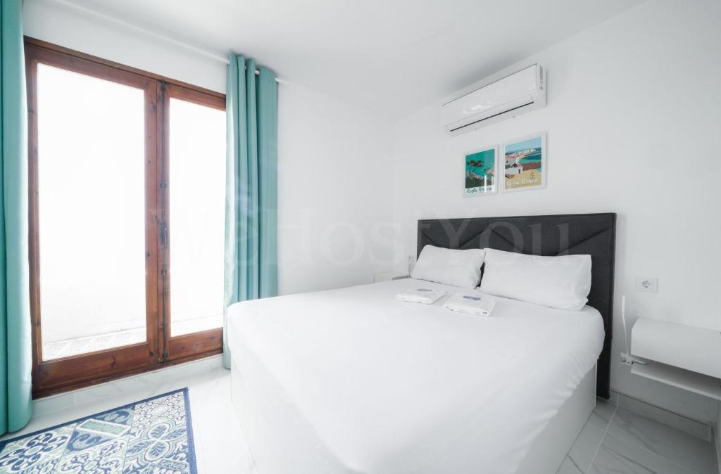 Posteľ alebo postele v izbe v ubytovaní Welhomy - Magnifique Maison Vue Mer - Roses, Bramer 13