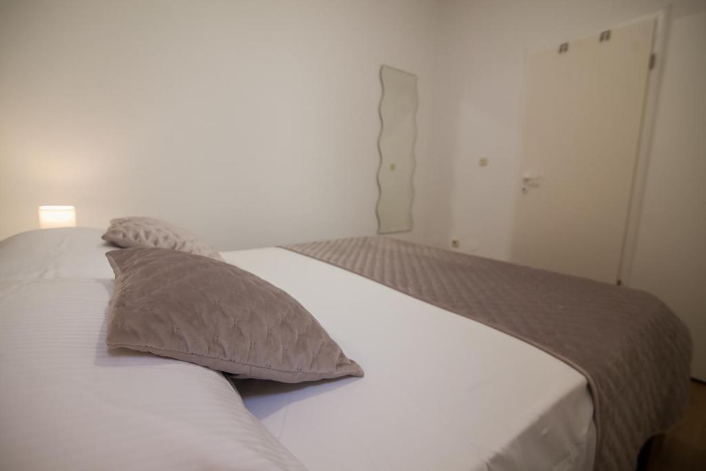 Postel nebo postele na pokoji v ubytování Domus Apartments