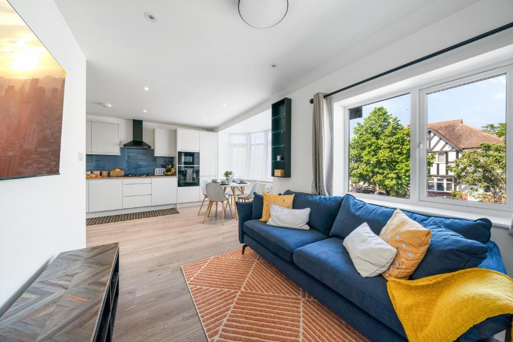 Newly Refurbished 2 Bed Flat, Mill Hill (updated prices 2024)