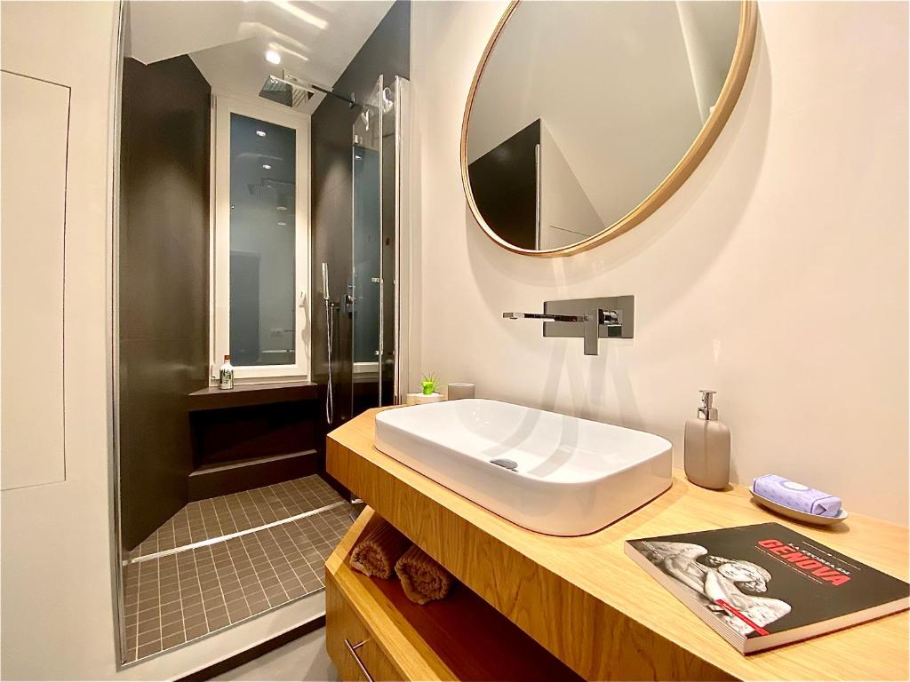 Koupelna v ubytování Amazing San Lorenzo 19, Rolli Apt UNESCO - Overlooking the Cathedral - FREE PRIVATE PARKING-