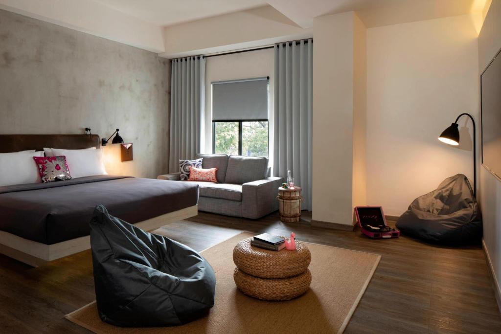 Postel nebo postele na pokoji v ubytování MOXY Bandung