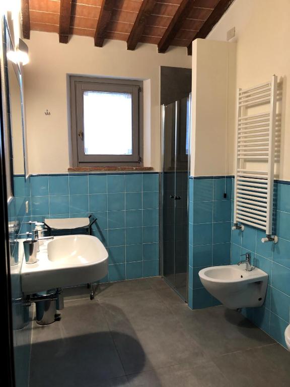 A bathroom at Agriturismo Podere La Casa