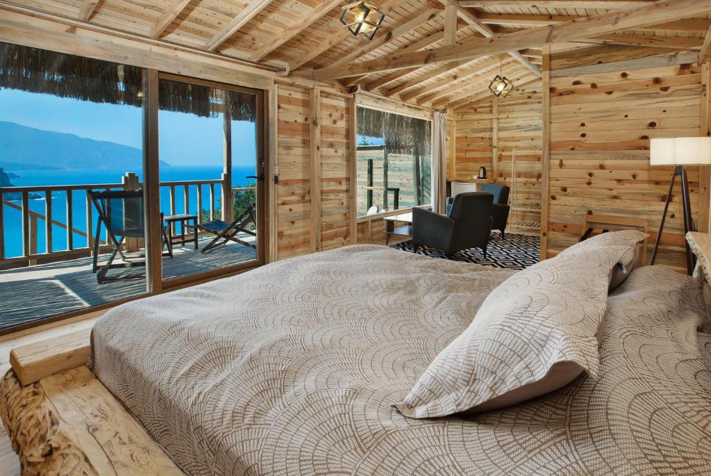 a bedroom with a bed with a view of the ocean at Flavia Hotel in Kızılcakaya