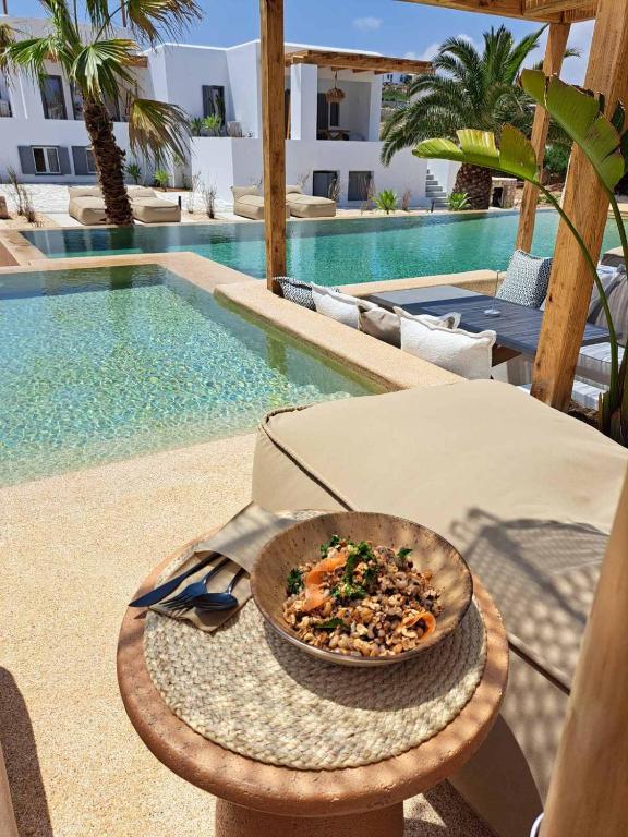 Bazén v ubytování Kosmitis Suites & Villas nebo v jeho okolí