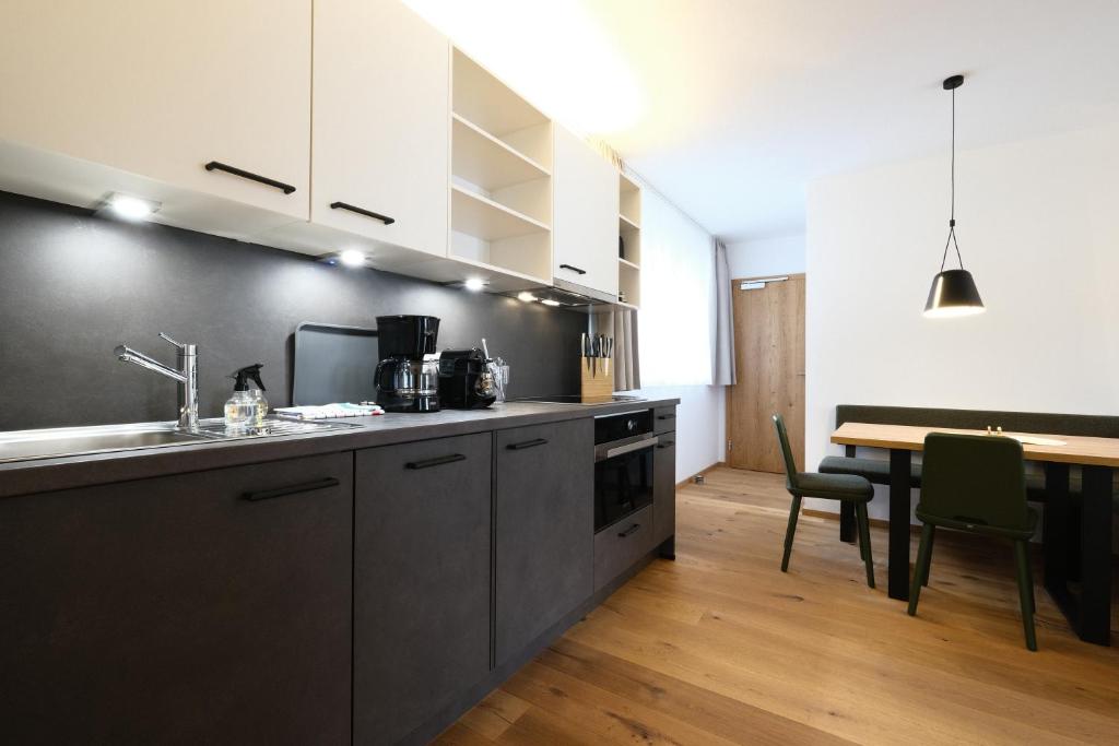 Kuchnia lub aneks kuchenny w obiekcie SeeHotel & SeeApartments Kärntnerhof- direkt am See!