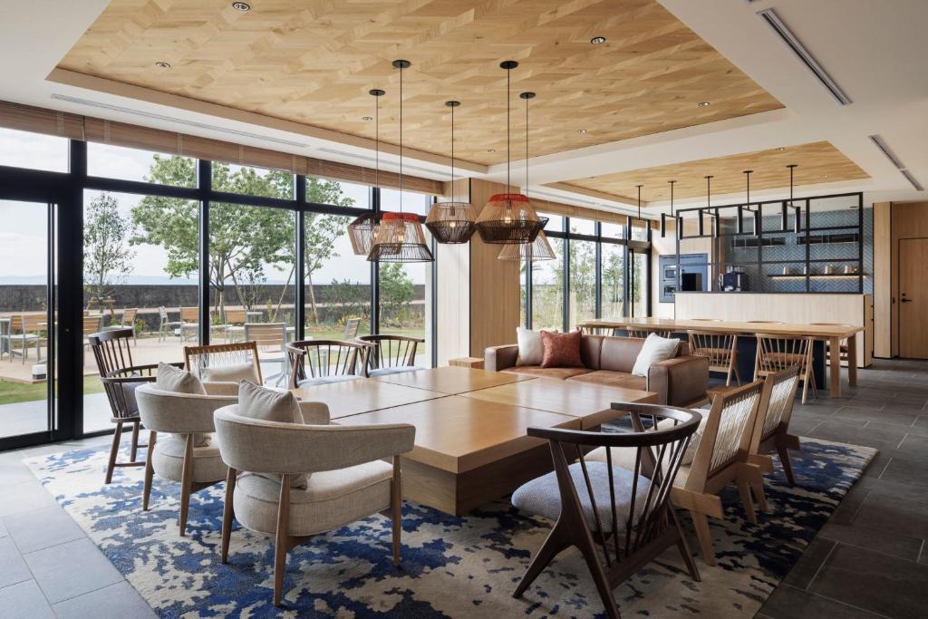 Fairfield by Marriott Kagoshima Sakurajimaにあるシーティングエリア