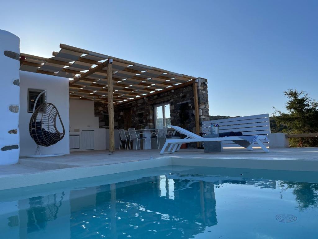 Bazén v ubytování Aegean Breeze House nebo v jeho okolí