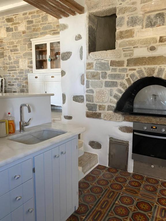 Kuchyň nebo kuchyňský kout v ubytování Aegean Breeze House