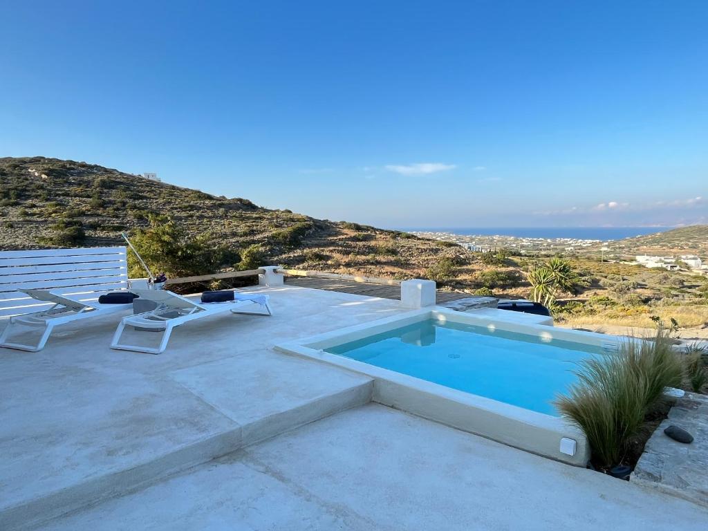 Bazén v ubytování Aegean Breeze House nebo v jeho okolí
