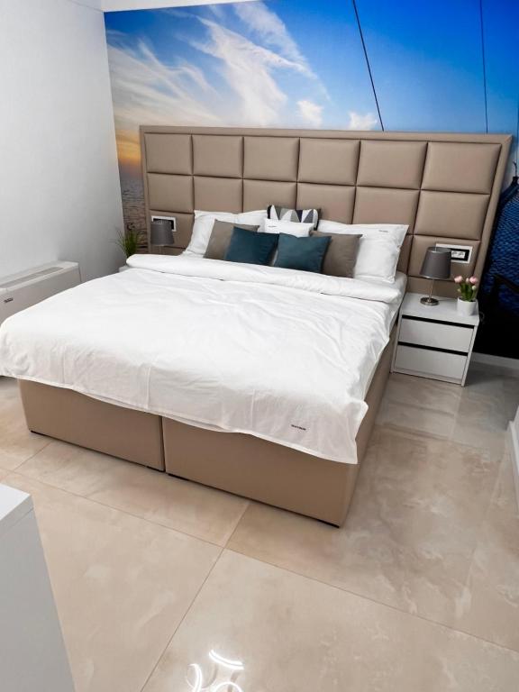 Posteľ alebo postele v izbe v ubytovaní Luxury Beachfront Villa Carlisa
