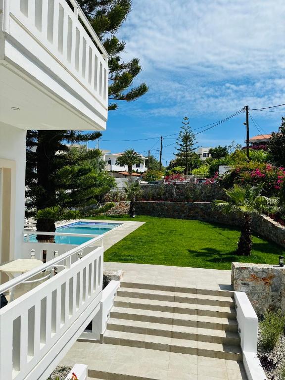 Bazén v ubytování Cost Mari Almyrida New by ZAGO Boutiqe hotels nebo v jeho okolí