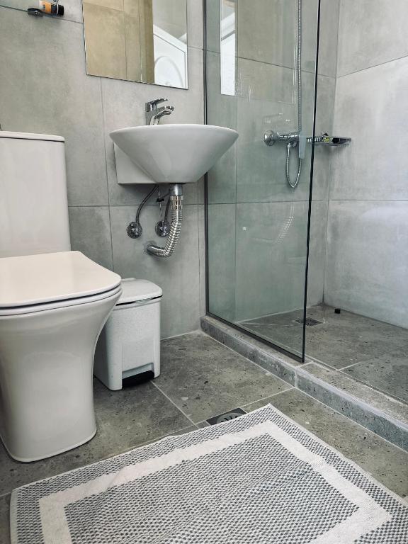 Koupelna v ubytování Cost Mari Almyrida New by ZAGO Boutiqe hotels