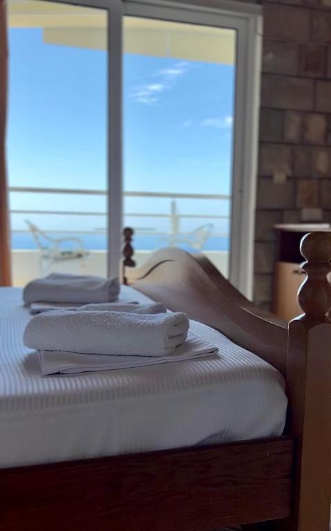 Ένα ή περισσότερα κρεβάτια σε δωμάτιο στο Apartments Amina