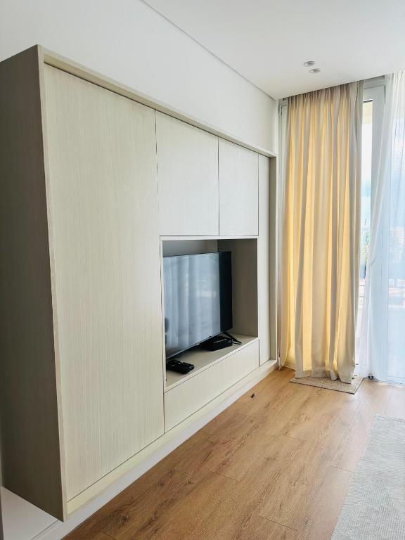 Madalin Seaside Apartment - Imazhi 5