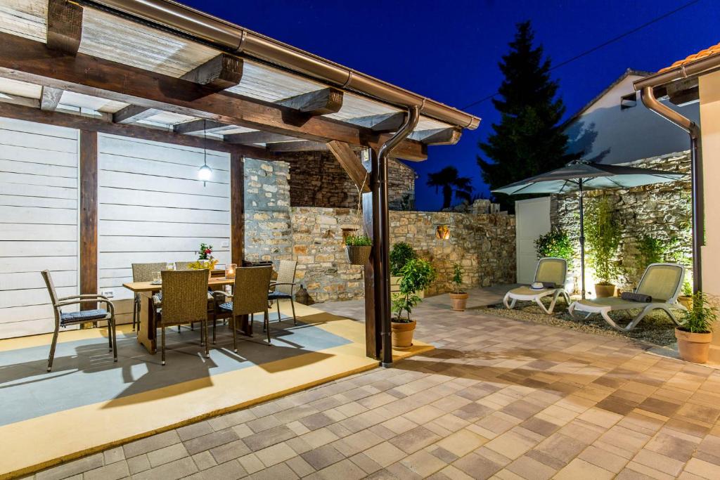 Patio nebo venkovní prostory v ubytování CASA MARIO-charming stone house with jacuzzi