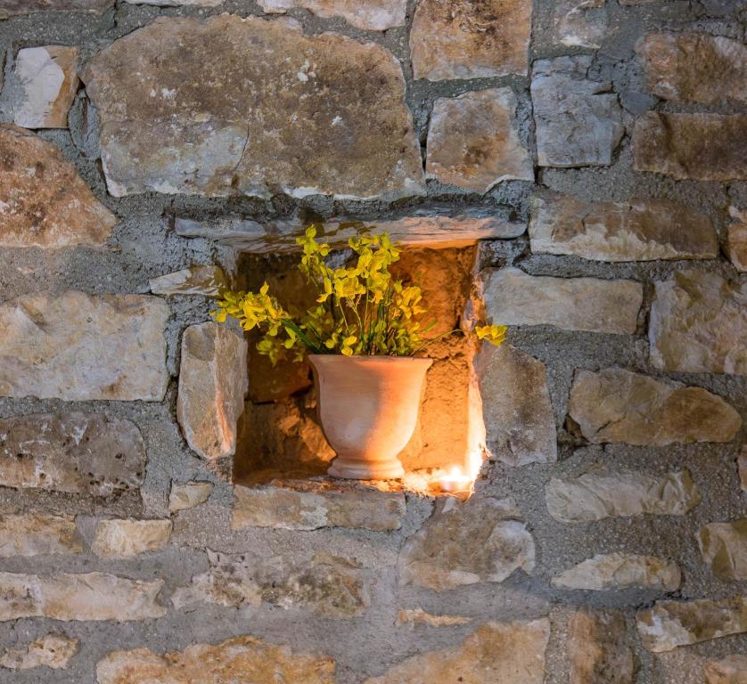 Fotografie z fotogalerie ubytování CASA MARIO-charming stone house with jacuzzi v destinaci Svetvinčenat