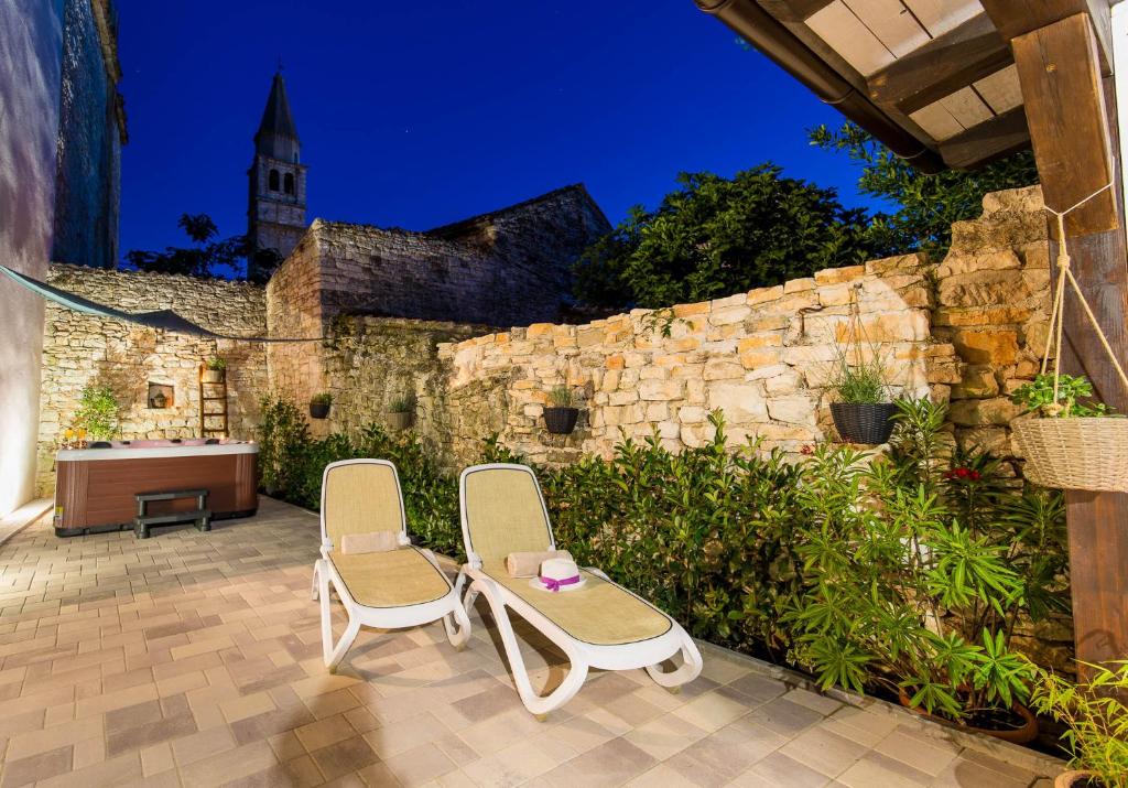 Patio nebo venkovní prostory v ubytování CASA MARIO-charming stone house with jacuzzi