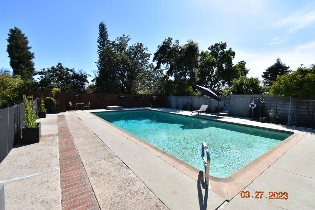 Kolam renang di atau di dekat Spacious pool home in Pasadena