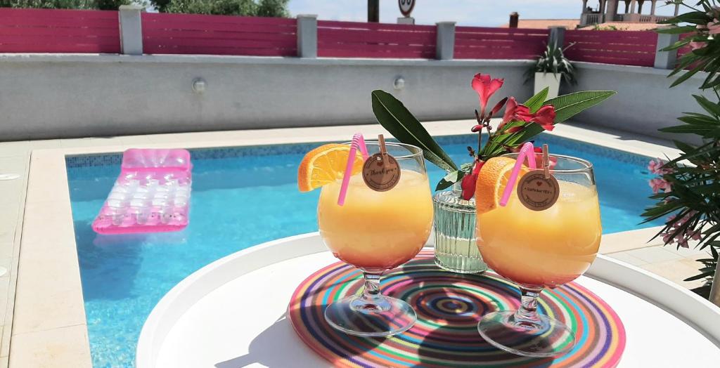 Nápoje v ubytovaní Traum Ferienwohnung mit Pool am Meer, Kroatien, Istrien, Liznjan bis 6 Personen, Urlaub an der Adria