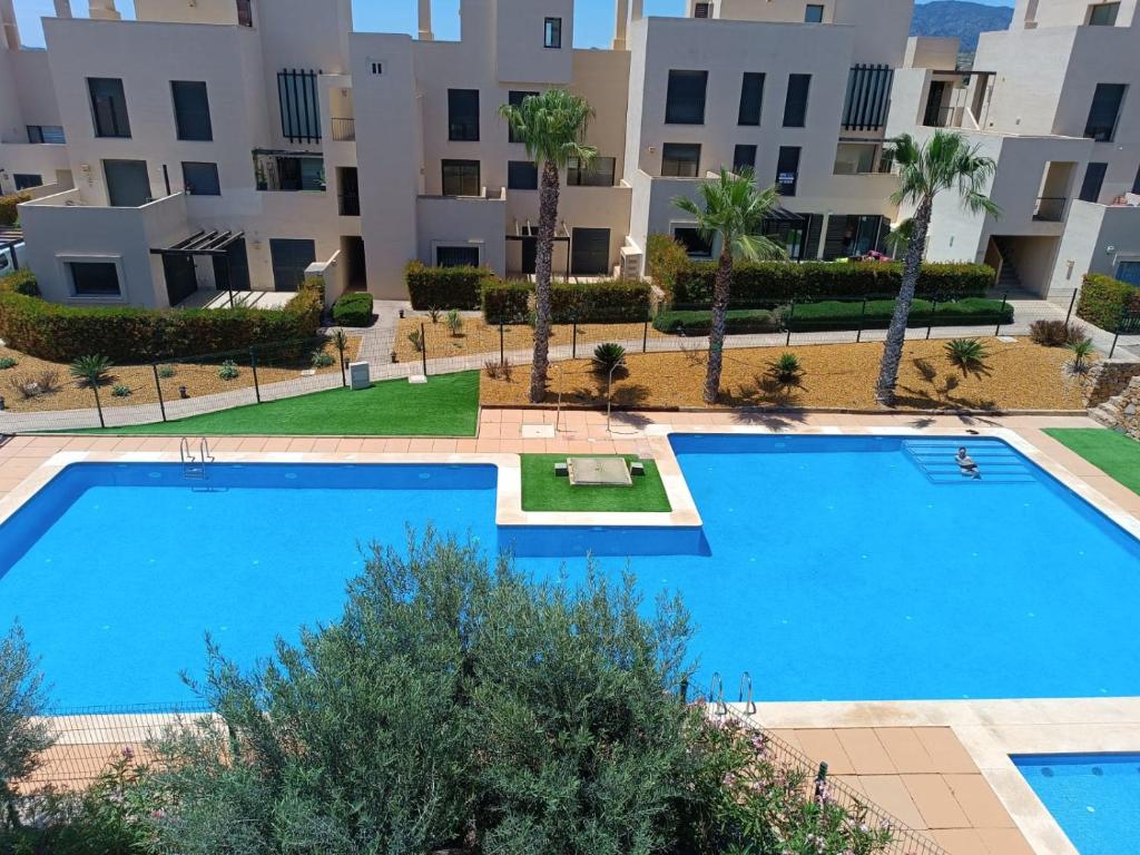 a large swimming pool in front of a building at Apartamento Holydais Monica in Murcia