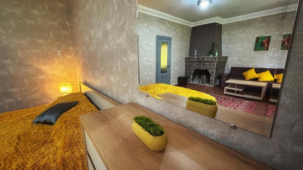 Postel nebo postele na pokoji v ubytování Green bunny ArtHouse
