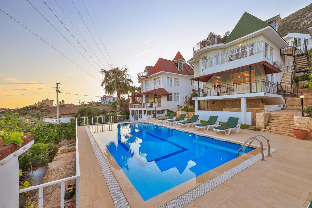 The swimming pool at or close to 3 House Apart