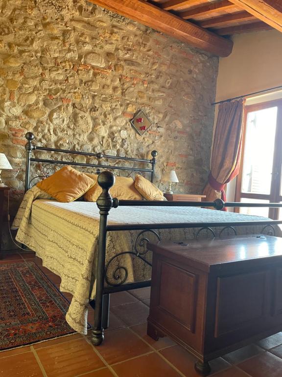 A bed or beds in a room at Podere Umbro