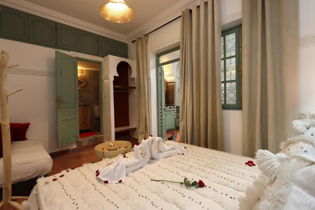 Postel nebo postele na pokoji v ubytování RIAD CHOUKRI
