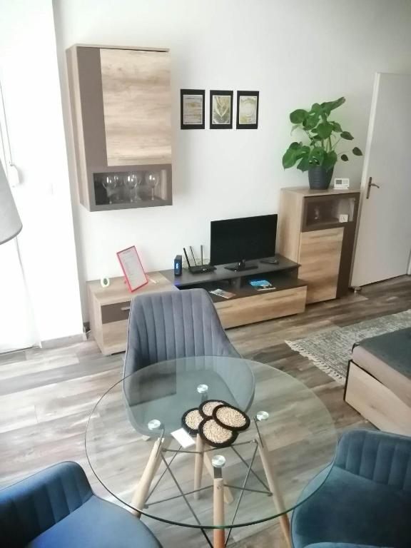 Aréna Apartman 7400 Kaposvár, 4 Zaranyi lakótelep Fsz. 9. kép - 1