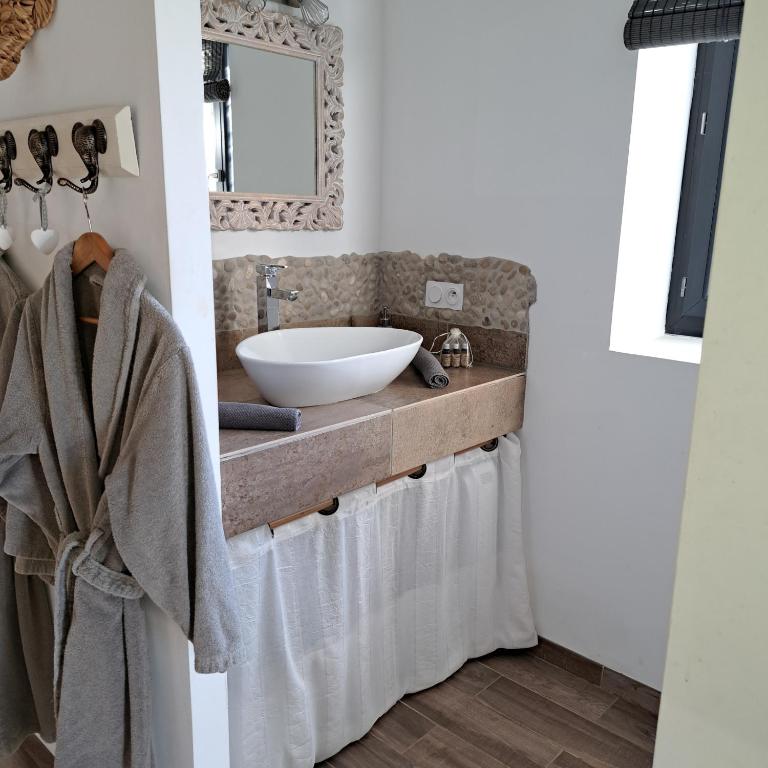 Koupelna v ubytování Chambre d'hôtes des Loyes