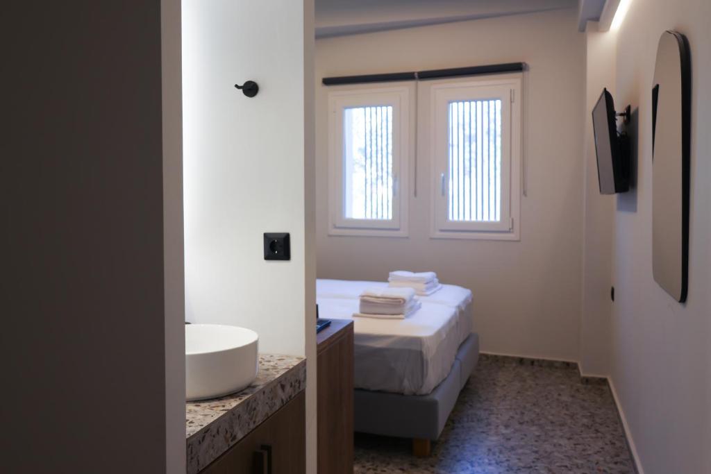 Postel nebo postele na pokoji v ubytování Uphill Unique Boutique Suites