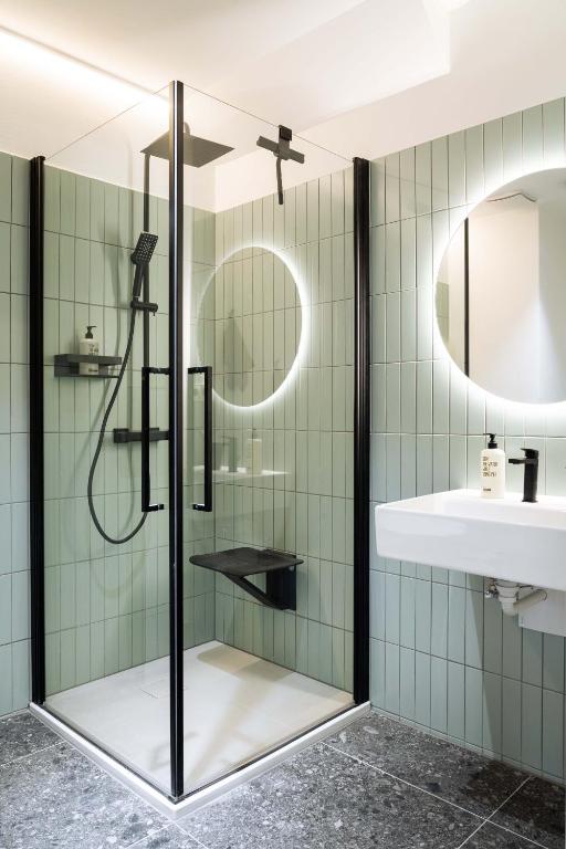 Urban Jungle Apartments - 2