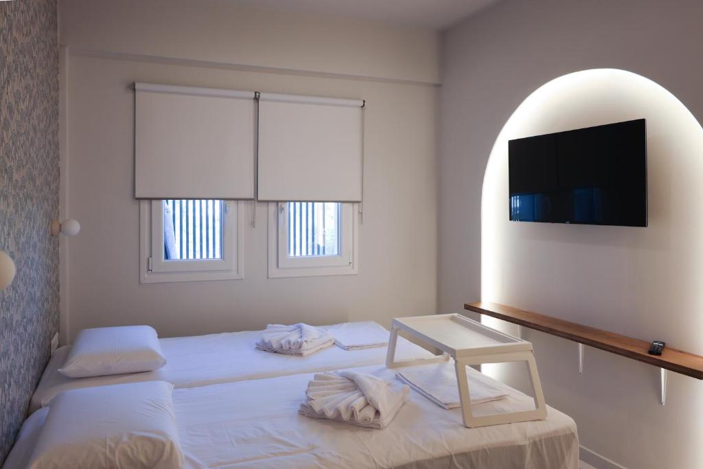 Postel nebo postele na pokoji v ubytování Uphill Unique Boutique Suites