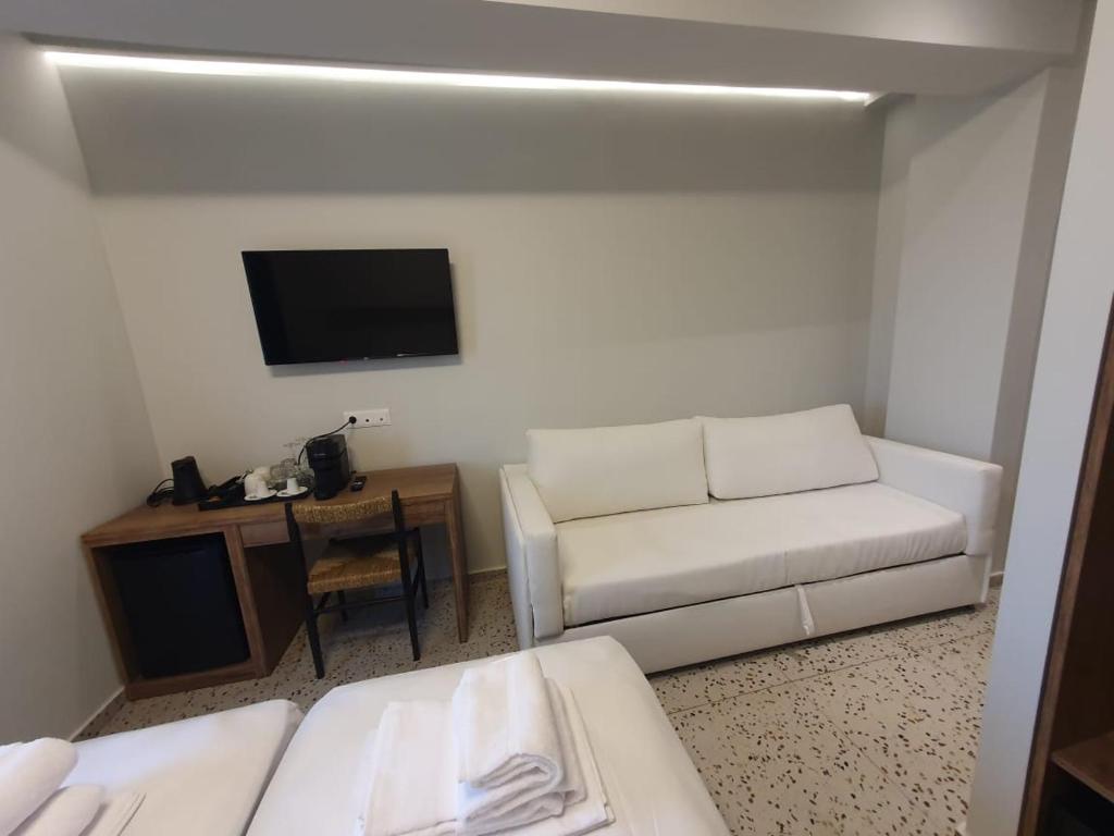 TV a/nebo společenská místnost v ubytování Uphill Unique Boutique Suites