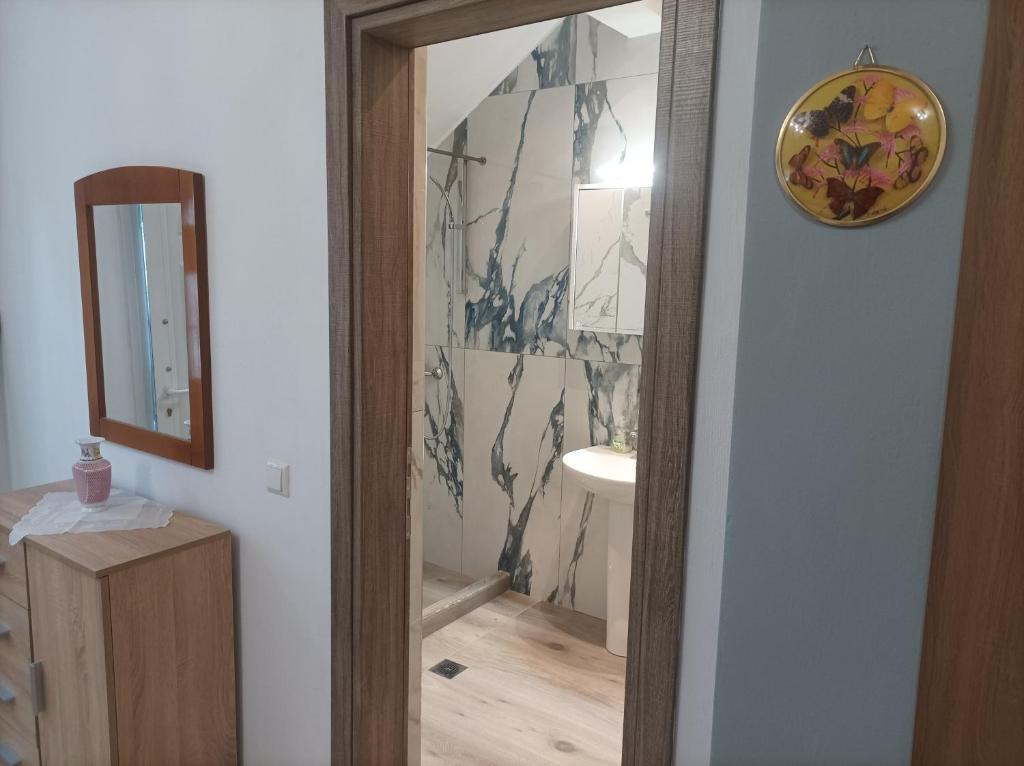 Koupelna v ubytování GEORGECHRISTI HOUSE