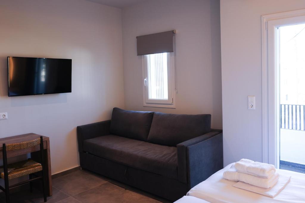 TV a/nebo společenská místnost v ubytování Uphill Unique Boutique Suites