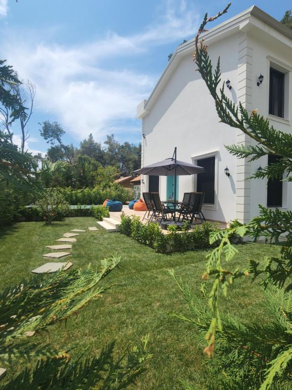 PineTrees Beach House with swimming pool - Image 7