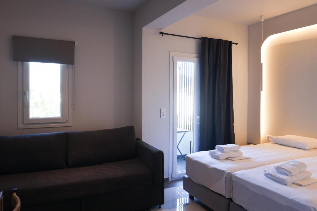 Postel nebo postele na pokoji v ubytování Uphill Unique Boutique Suites