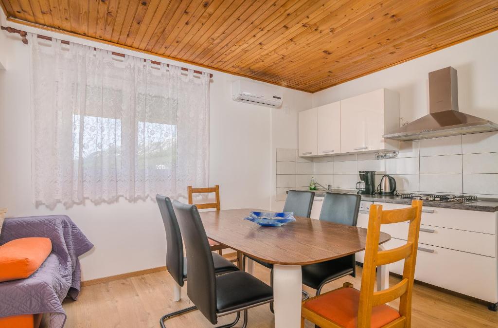 Kuchyň nebo kuchyňský kout v ubytování Apartmani M
