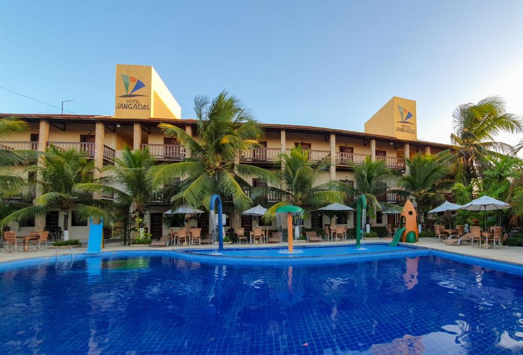 Blick auf das Resort vom Pool aus in der Unterkunft Hotel Jangadas in Águas Belas